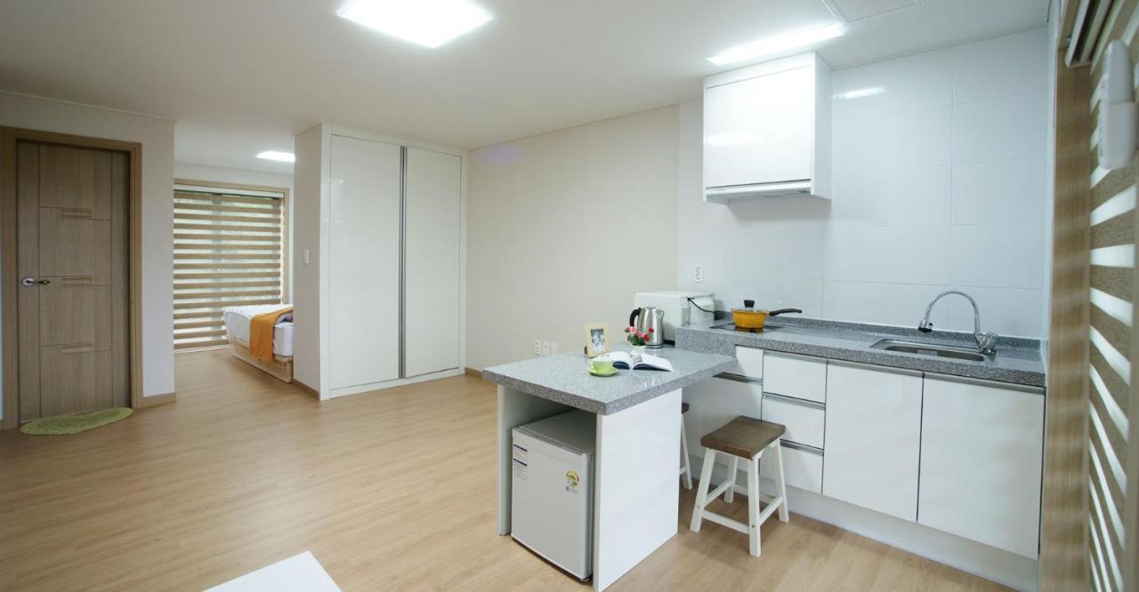 Gotjawal Geomunoreum Pension Jeju Exterior photo