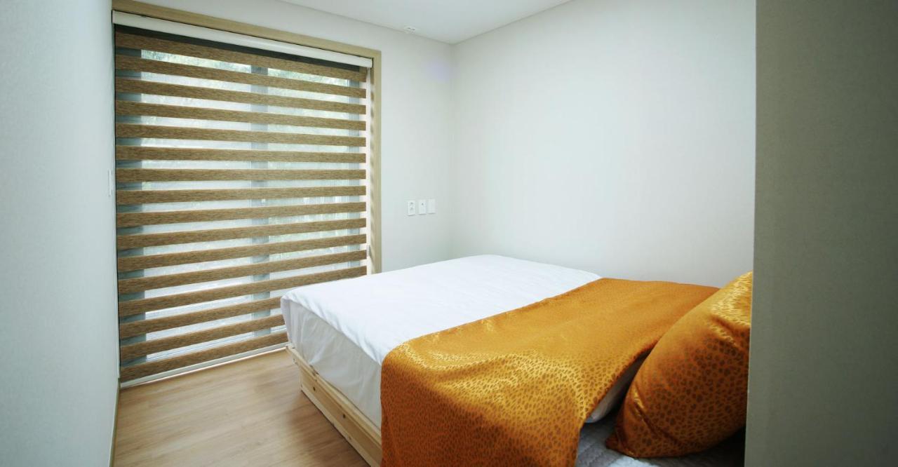Gotjawal Geomunoreum Pension Jeju Exterior photo